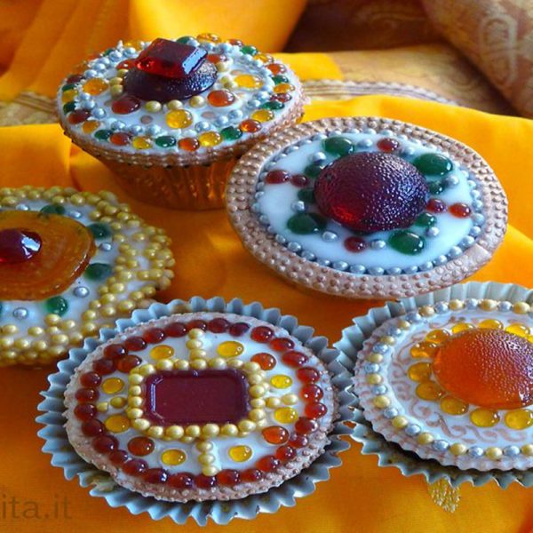 Cupcake stile gioiello con gemme di zucchero